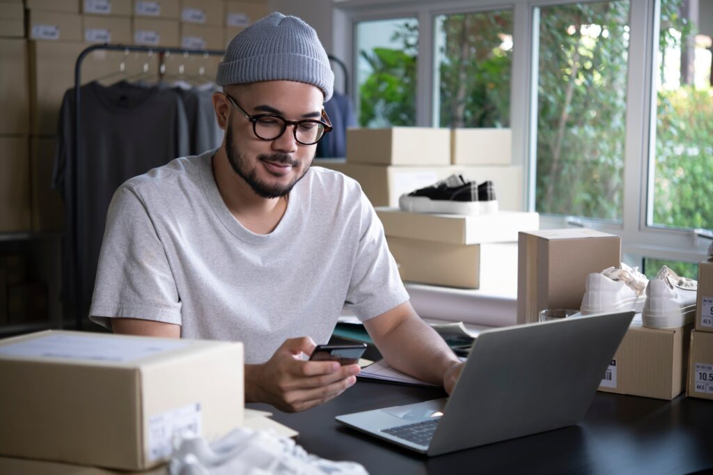 Online selling, e-commerce, shipping concept